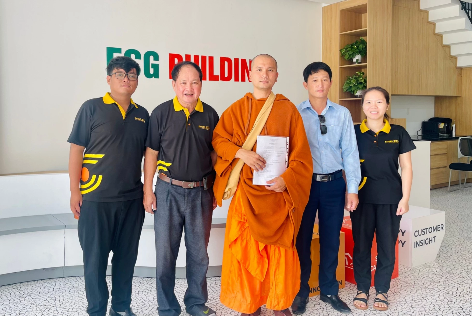 InterLOG và Nhân duyên được đồng hành cùng Sư Giác Biên trong hành trình vận chuyển hàng nhà chùa từ Việt Nam đi Mỹ