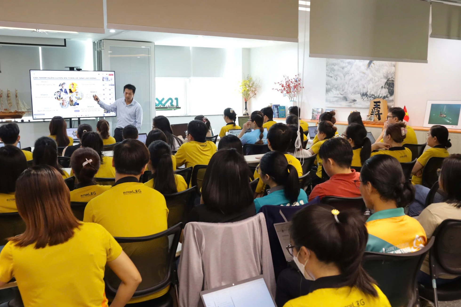 Employees of InterLOG and its subsidiary WR1 participated in the training session on occupational safety and health in 2024.