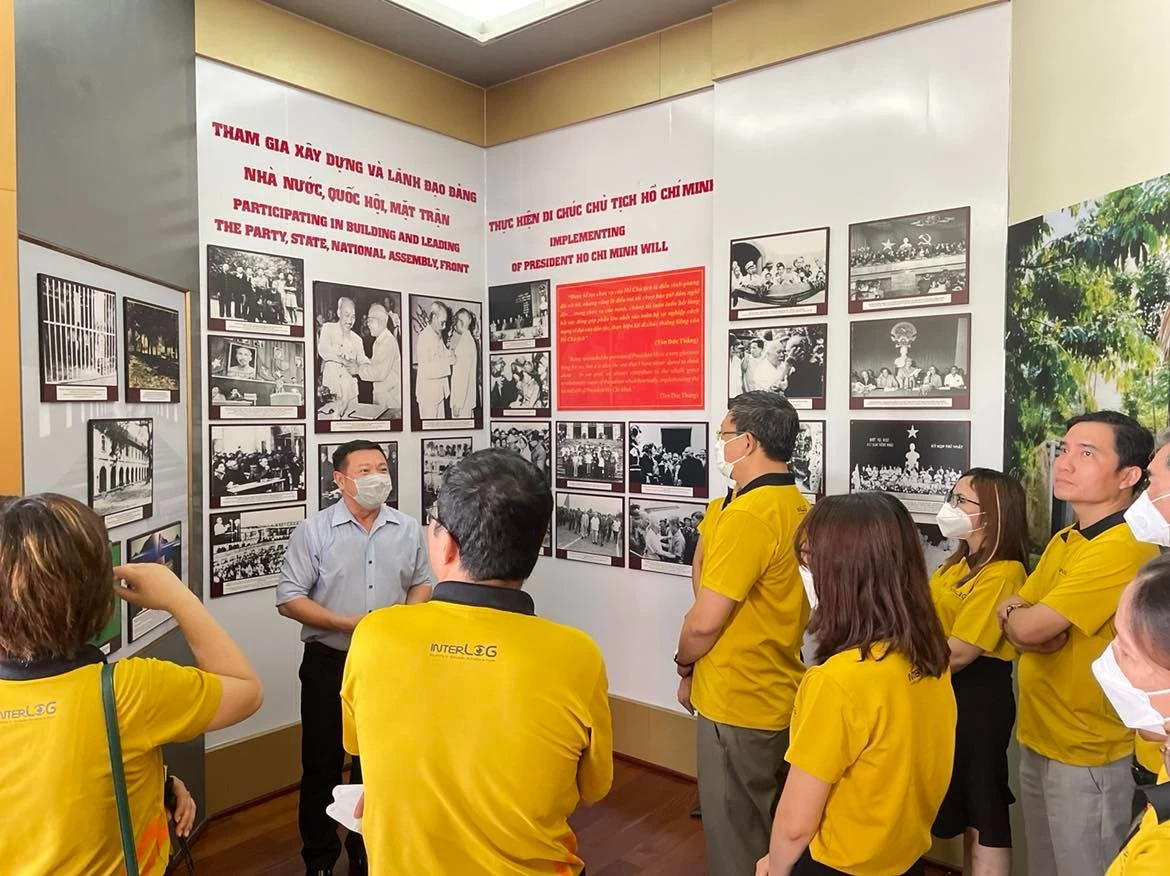 [Nhớ ơn bậc Tiền nhân] InterLOG đến thăm Bảo tàng Hồ Chí Minh nhân kỷ niệm 111 năm chủ tịch Hồ Chí Minh ra đi tìm đường cứu nước