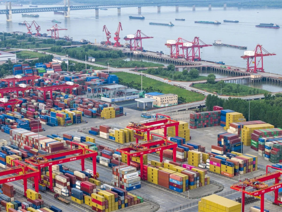 10 tháng năm 2025: Công nghiệp tăng tốc, xuất khẩu bứt phá