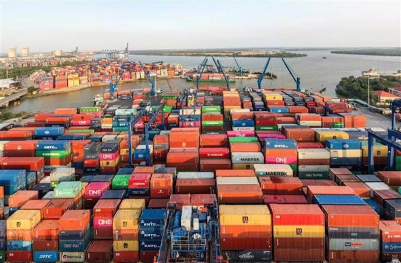 From August 1, HCMC reduced the fee by 50% for goods transported to and from the port by inland waterways.