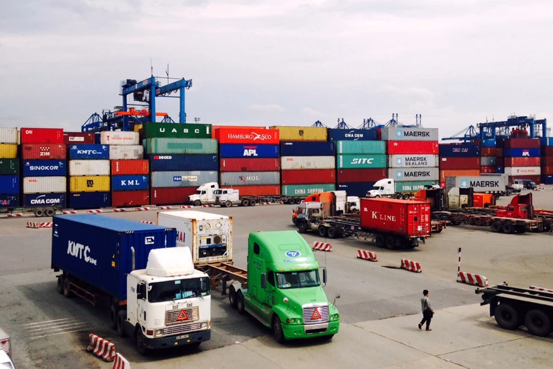 The fees for goods import and export declaration in Ho Chi Minh City or other localities are also adjusted at the same rate.