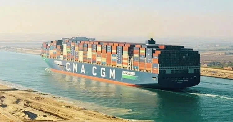 Các hãng tàu lớn đồng loạt rút khỏi Eo biển Hormuz, chủ hàng cần khẩn trương ứng phó