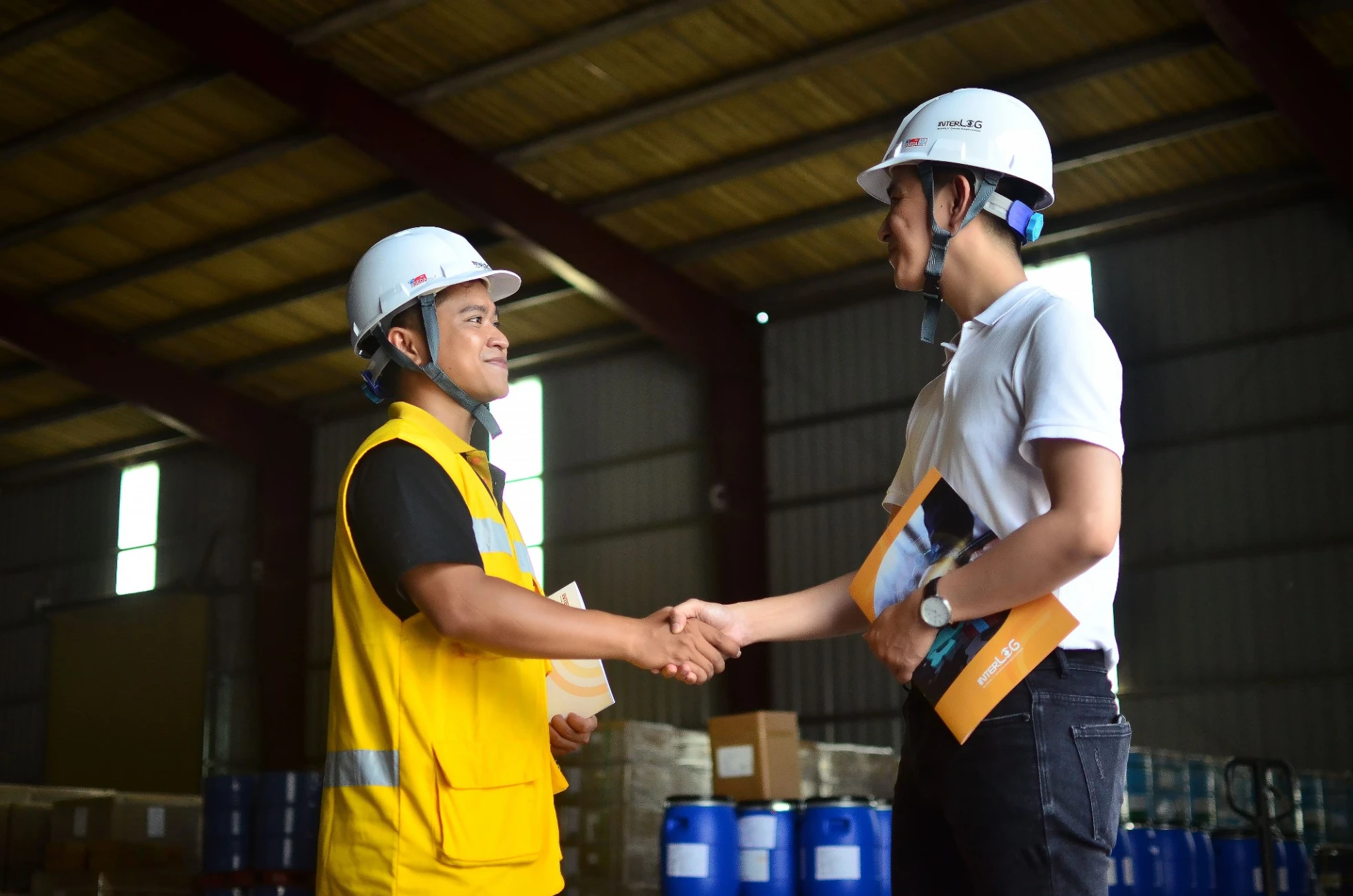 Chọn dịch vụ xuất nhập khẩu tại InterLOG - Hỗ trợ trọn gói, chuyên nghiệp