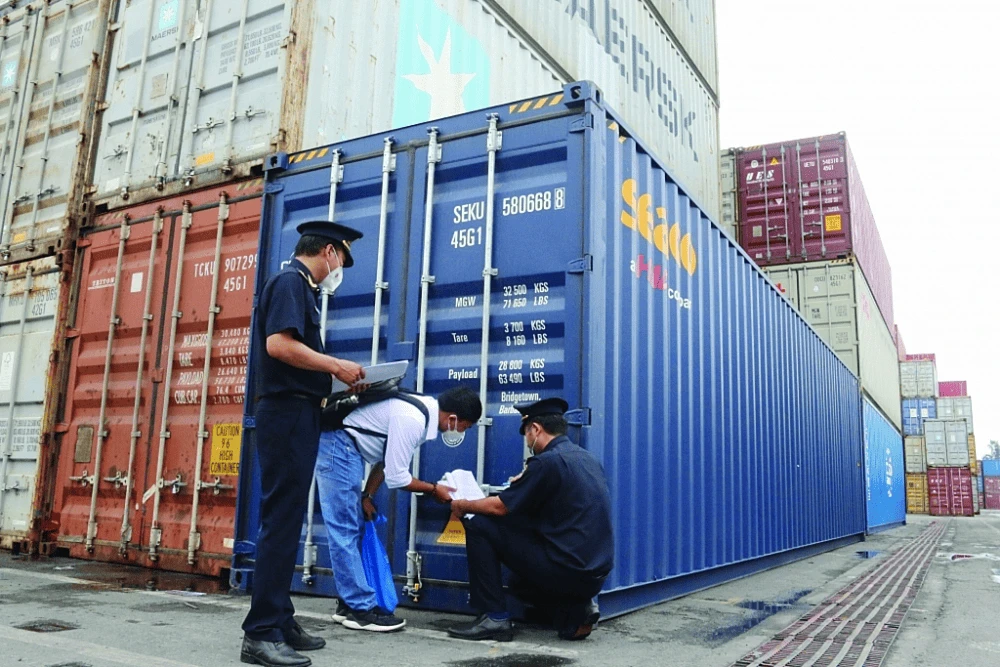 Áp lực hàng bị delay do vấn đề thủ tục hải quan khiến chi phí lưu kho tăng cao chồng chất