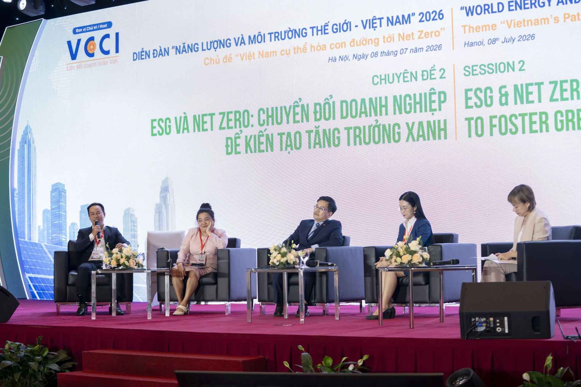 Các diễn giả trao đổi tại Chuyên đề 2 trong khuôn khổ Diễn đàn