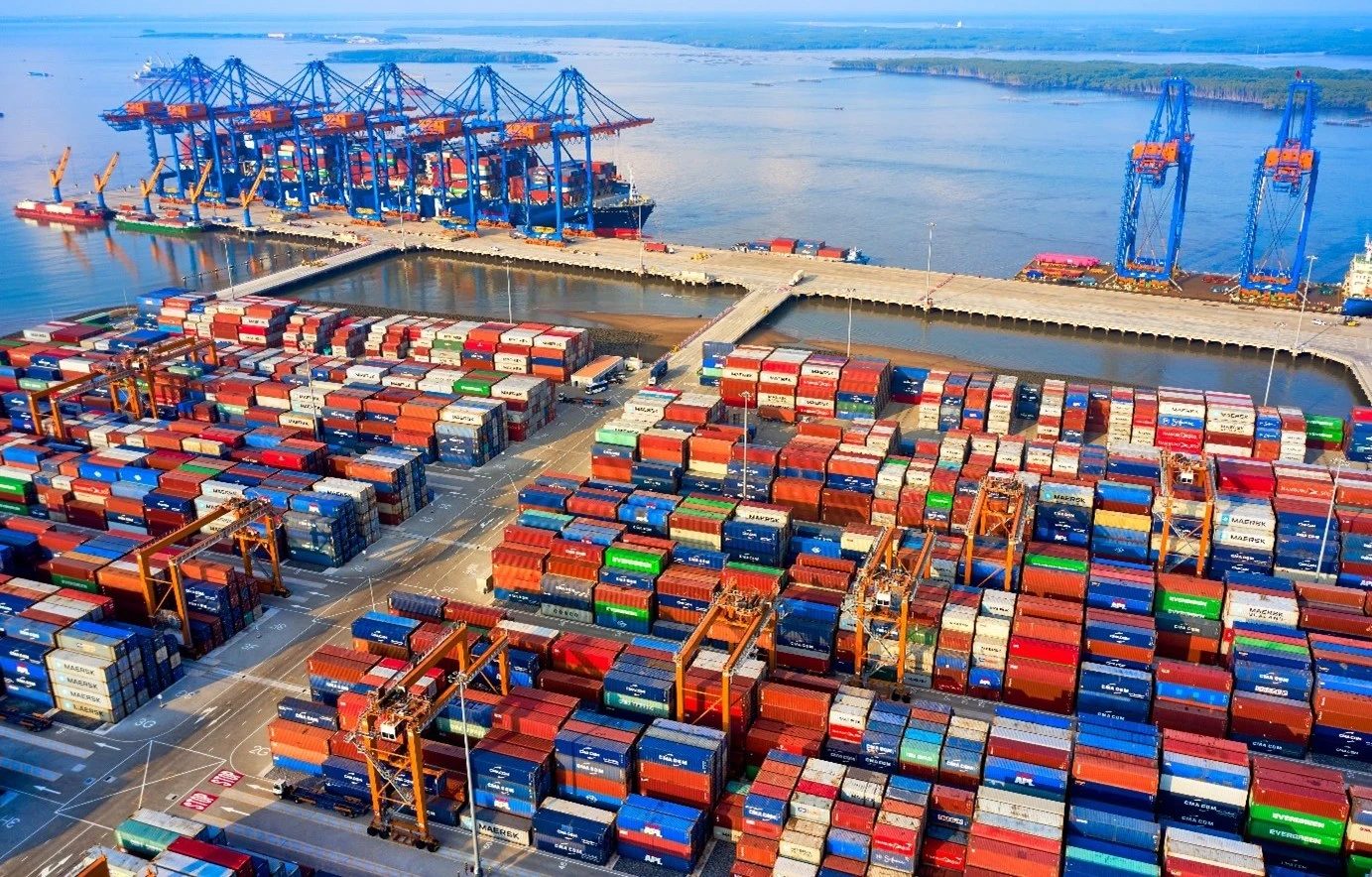 Nhập khẩu cho phép doanh nghiệp tiếp cận nguồn cung từ nhiều quốc gia và nhà cung cấp khác nhau