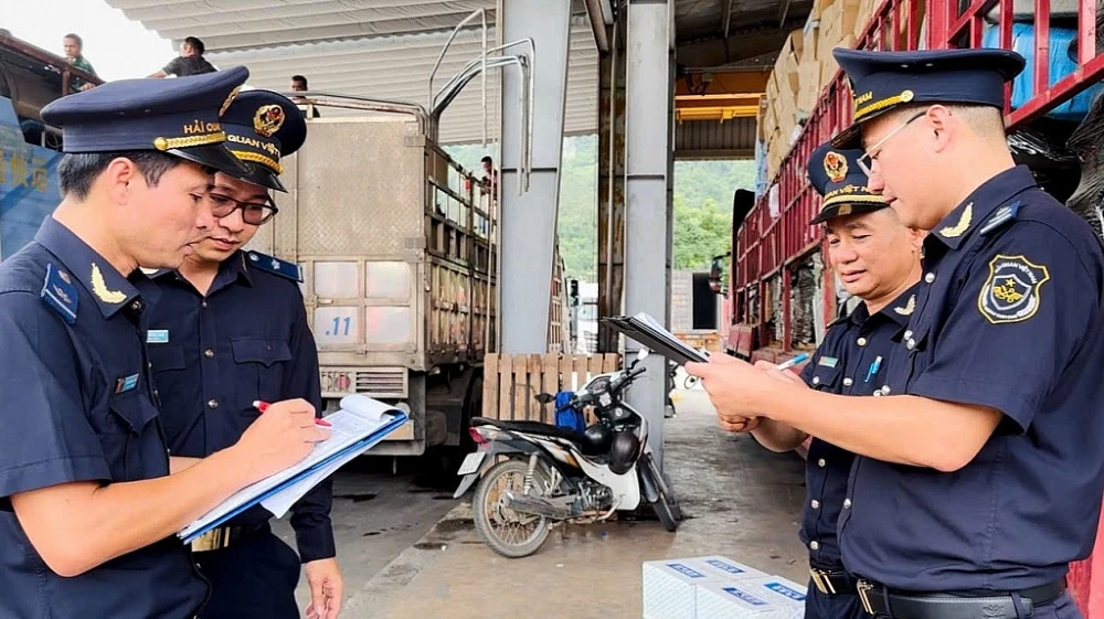 Doanh nghiệp cần dự toán phí và lệ phí hải quan trong tổng chi phí nhập khẩu hàng hóa