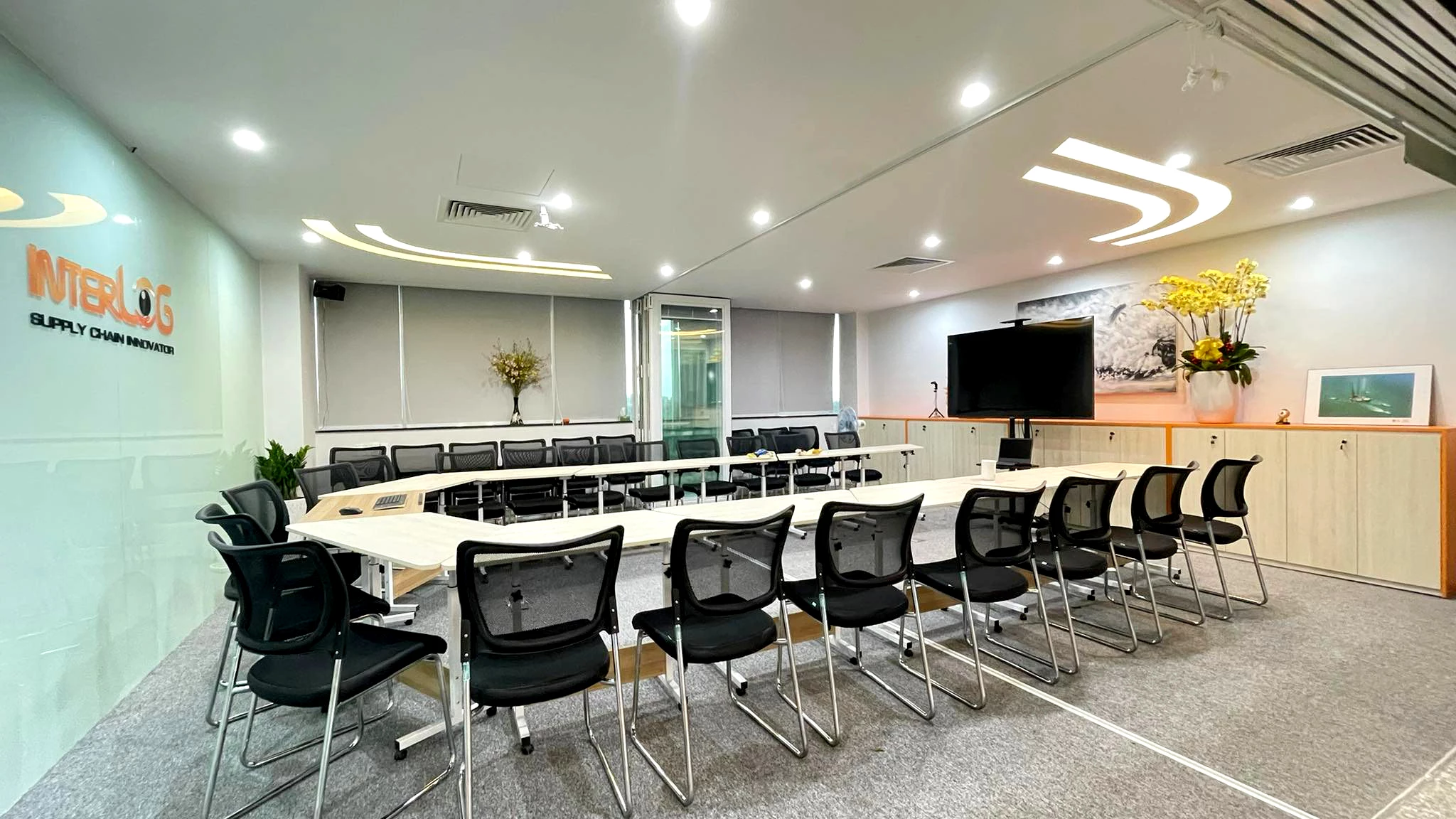Interlog Fresh InterLOG renovates a new workspace with Lean - Green & Innovation
