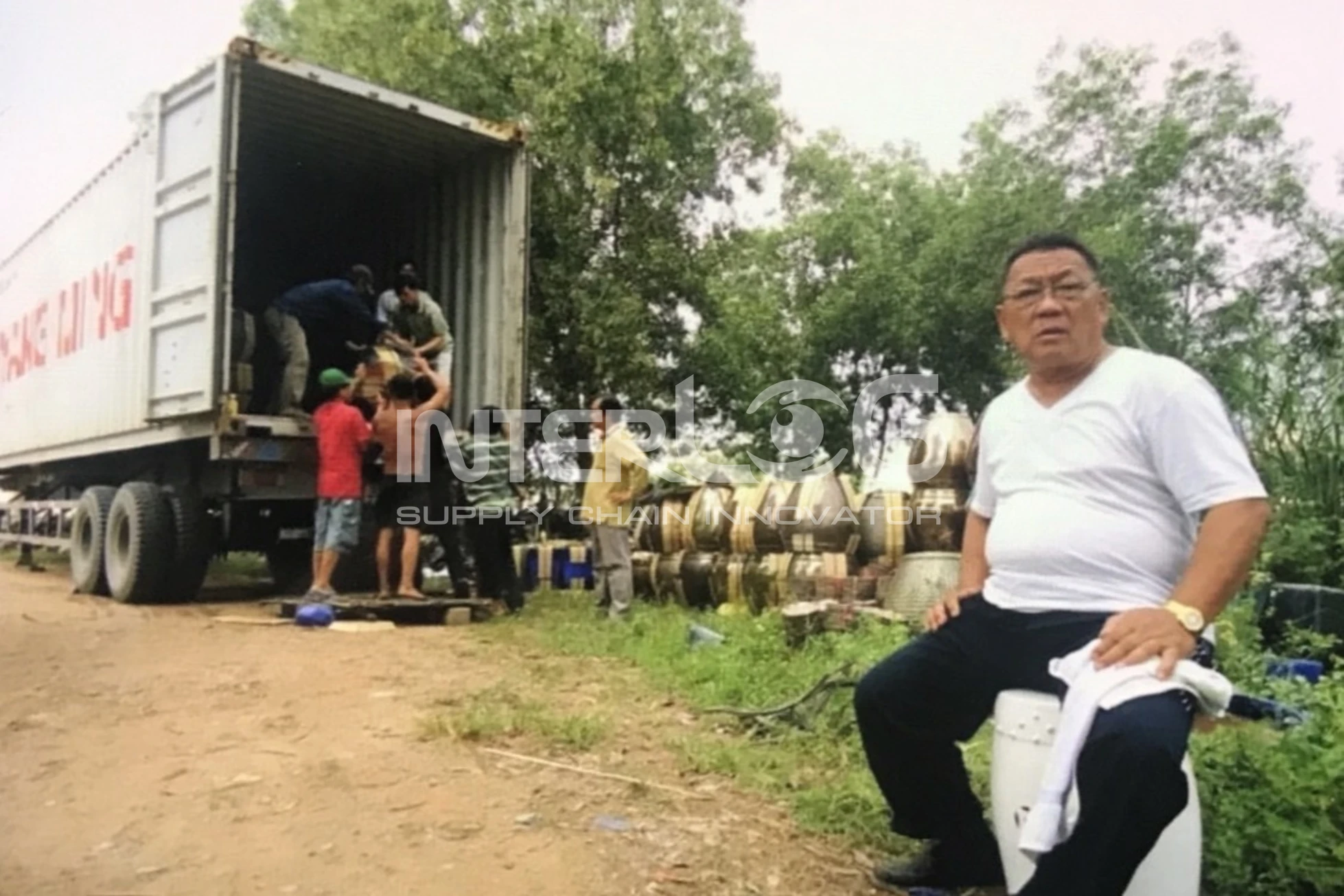 Nhung-container-hang-gom-su-InterLOG-van-chuyen-2